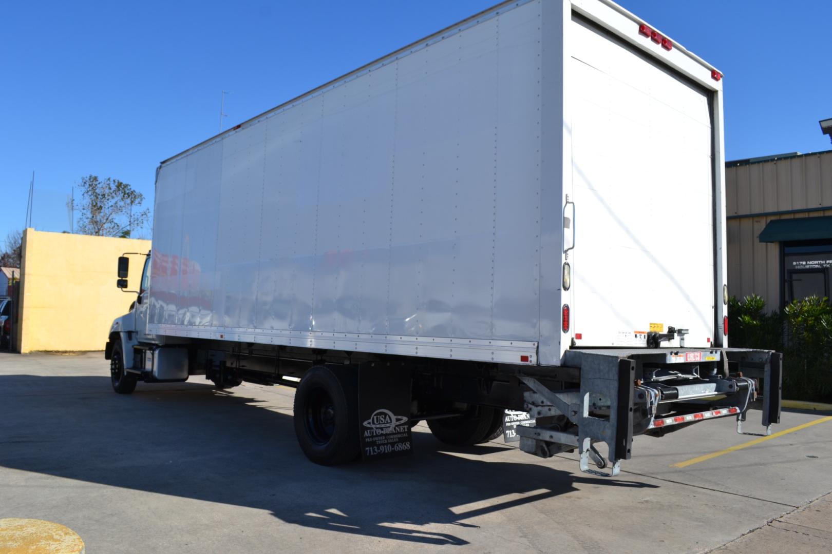 2015 WHITE /BLACK HINO 268 with an HINO JO8E-VC 6.7L 220HP engine, ALLISON 6SPD AUTOMATIC transmission, located at 9172 North Fwy, Houston, TX, 77037, (713) 910-6868, 29.887470, -95.411903 - Photo#6